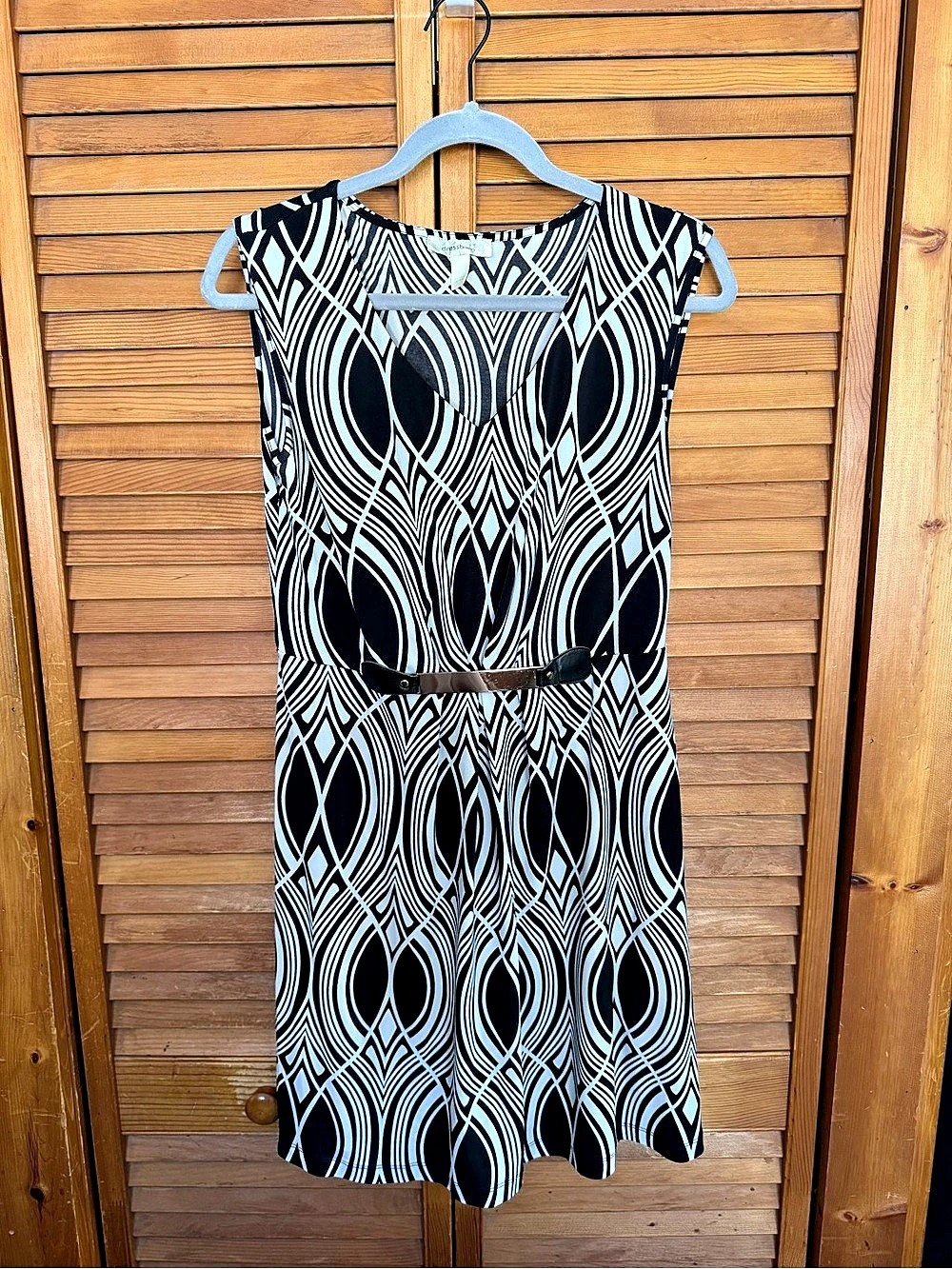 Dressbarn Women's Geometric Mini Dress in Black & White size 10P like new